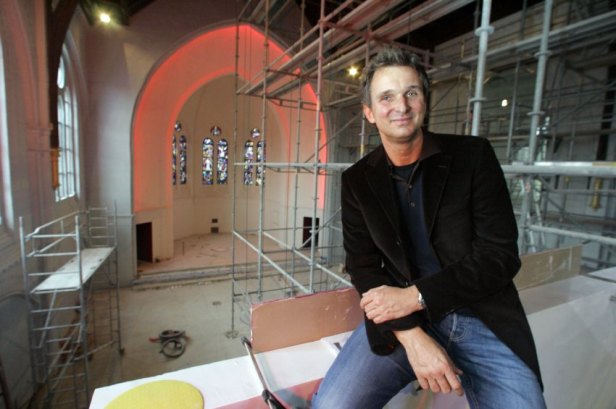 Kirche wird zur Kneipe umgebaut