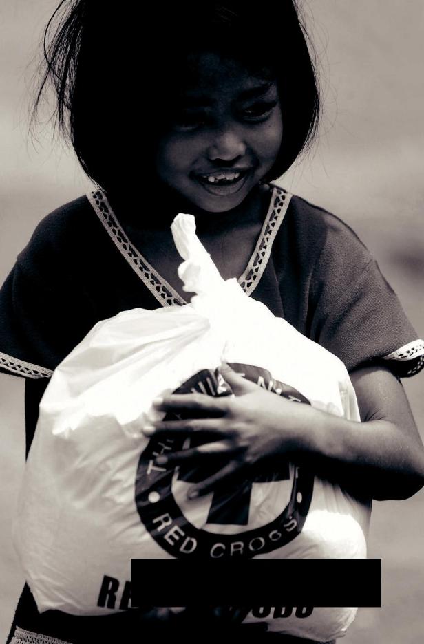 Fundada em 1980, a Grand Charity dos maçons doou mais de 100 milhões de libras a uma série de causas de beneficência. Ela responde quando os desastres naturais, como furacões, terremotos e secas ocorrem em qualquer parte do mundo.