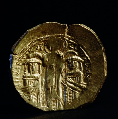 DE0935 Reverse of a gold hyperper, Byzantine, 1282-1328. Artist: Werner Forman